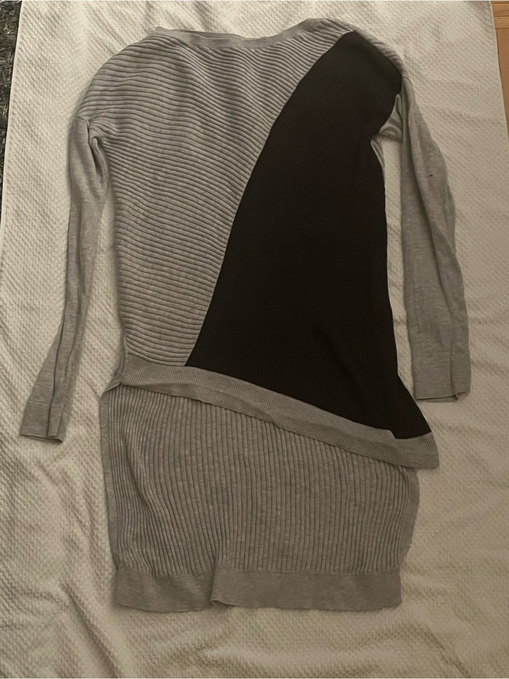 Express Women' Gray Color Block Ribbed Asymmetrical Hi-Lo Hem Tunic Sweater